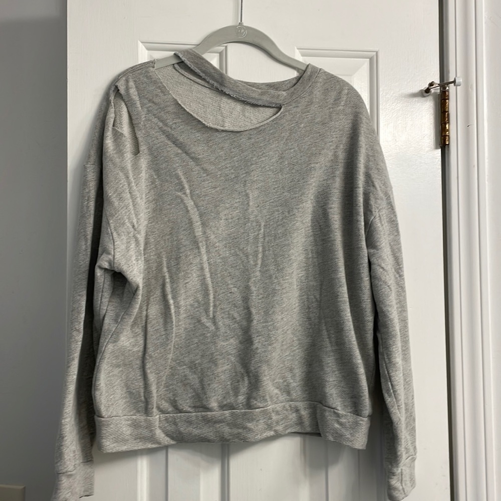 Size M- Gray sweatshirt w/rip detail